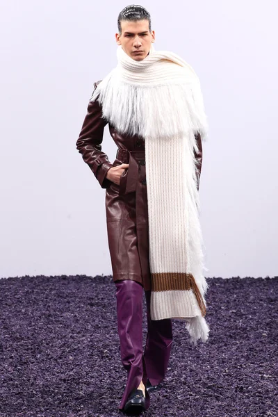 Look 18